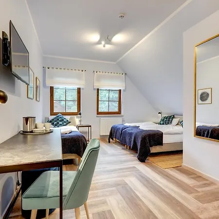 Pod Debem Kompleks Zeglarsko-rekreacyjny 3* ルチャネ・ニダ