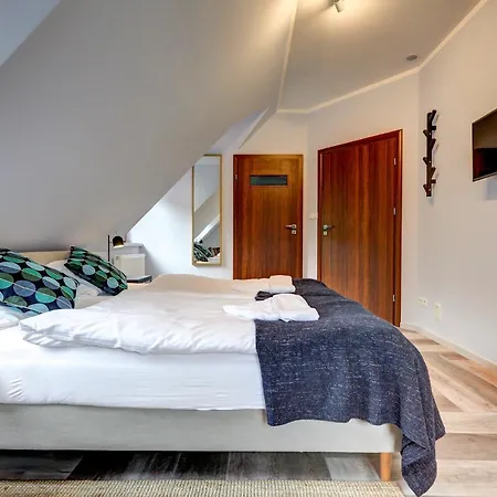 Pod Debem Kompleks Zeglarsko-rekreacyjny