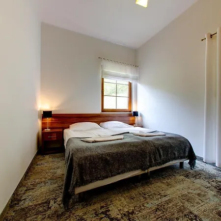 Pod Debem Kompleks Zeglarsko-rekreacyjny 3* ルチャネ・ニダ