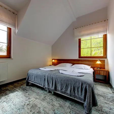 Pod Debem Kompleks Zeglarsko-rekreacyjny ルチャネ・ニダ