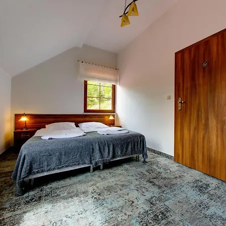 Pod Debem Kompleks Zeglarsko-rekreacyjny ルチャネ・ニダ