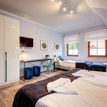 Pod Debem Kompleks Zeglarsko-rekreacyjny